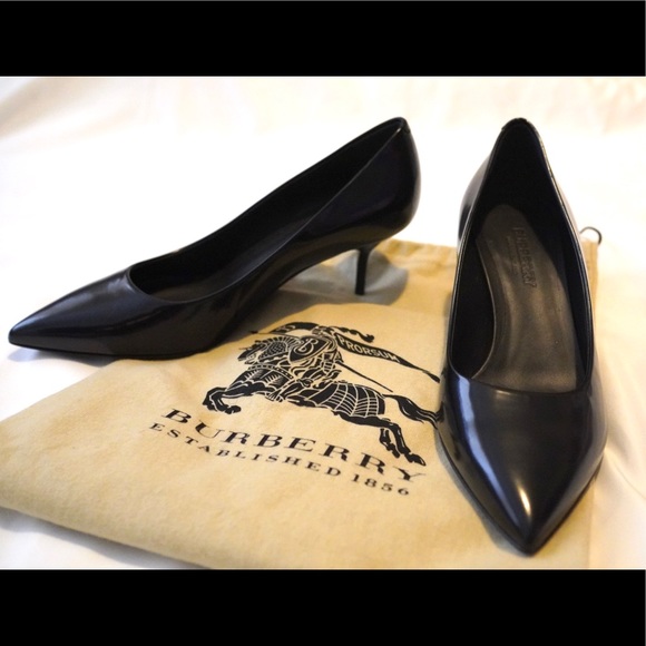 Authentic Burberry Patent Pump in Black NWOT - Picture 4 of 6